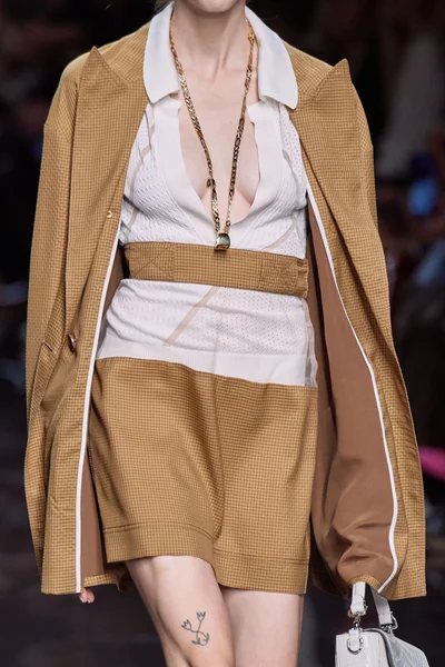 Look 52